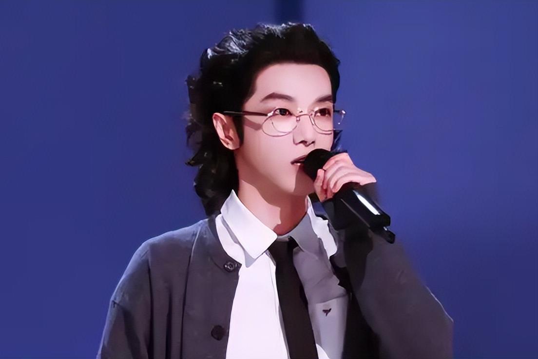 媲美周杰伦！却因一个孩子被骂4年，如今凭一个举动实现口碑逆转