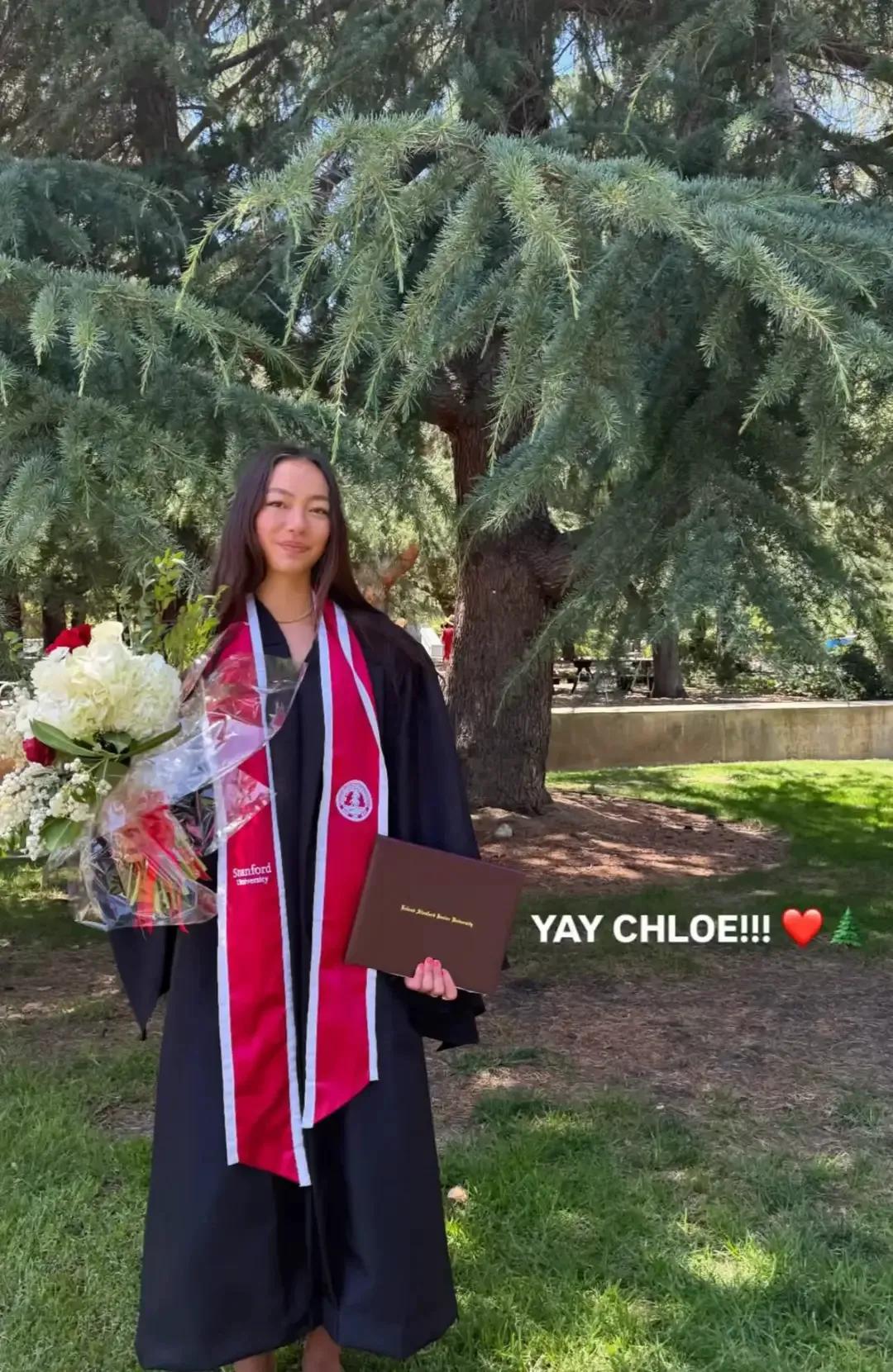 56岁邓文迪出席晚宴!一套祖母绿珠宝贵气十足,俩女儿让她变自信