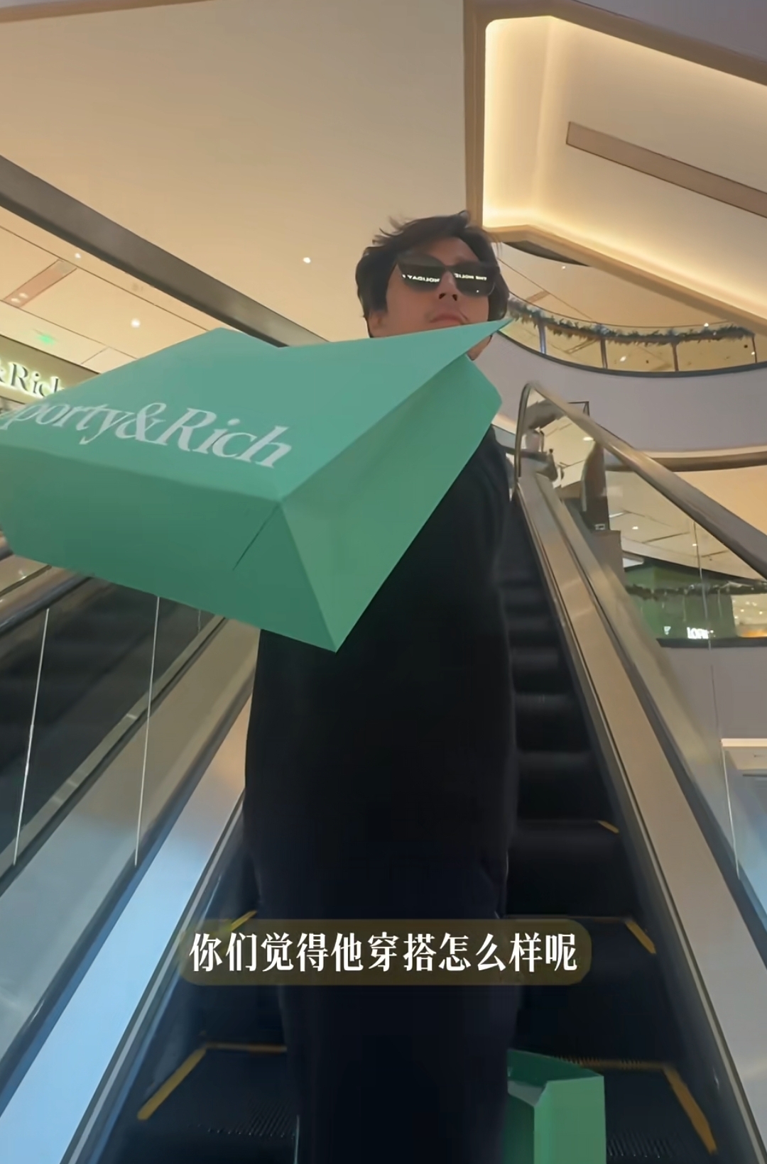吴千语跨年下厨做三菜一汤，施伯雄打下手 夫妻俩逛街蒸桑拿好惬意