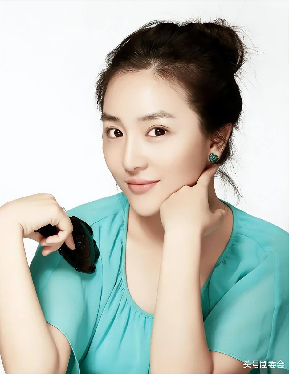 顶风作案!女演员恶行曝光,不止诋毁中国人,难怪谢霆锋看不上她