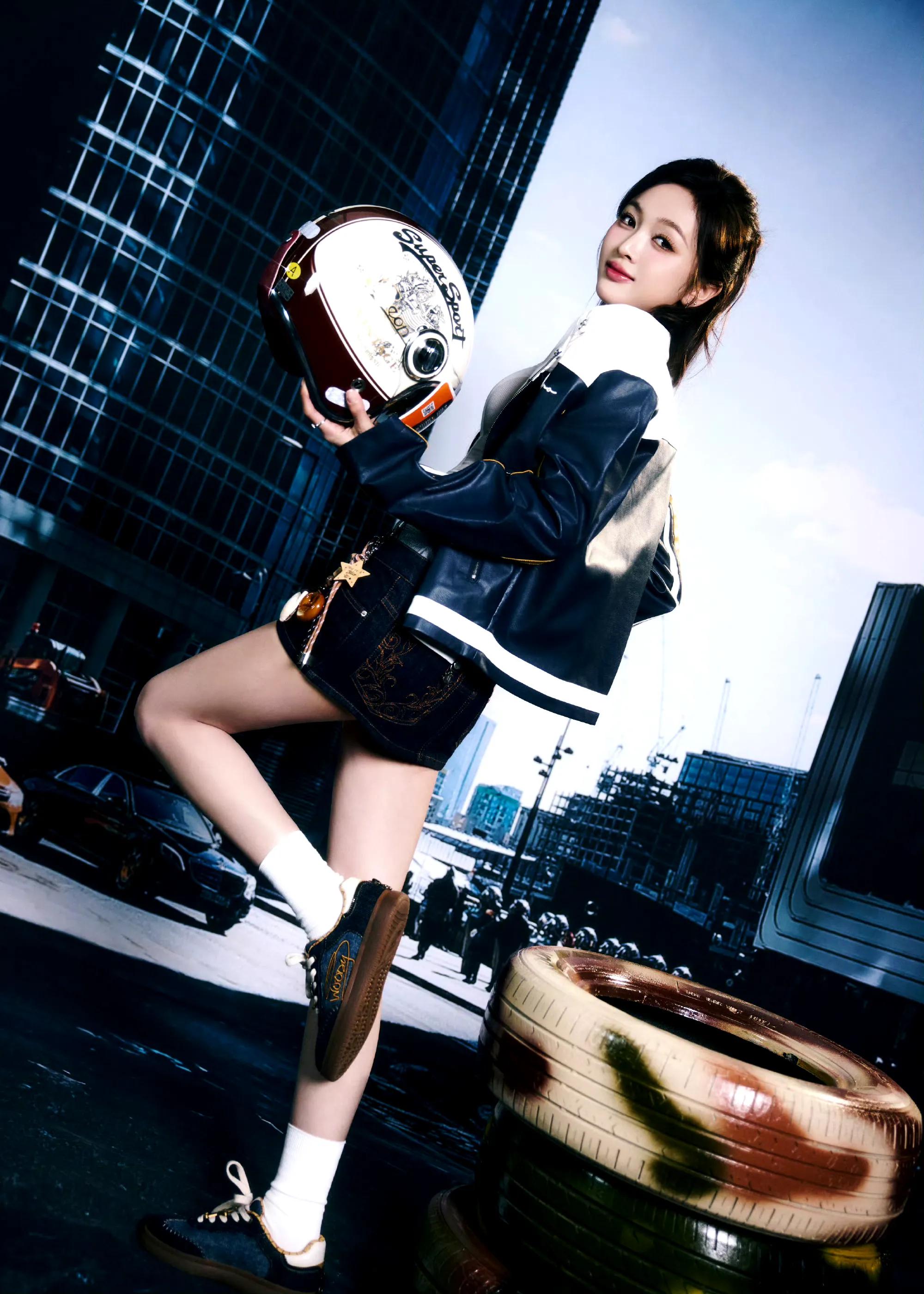 吴宣仪机车风皮衣,又酷又帅