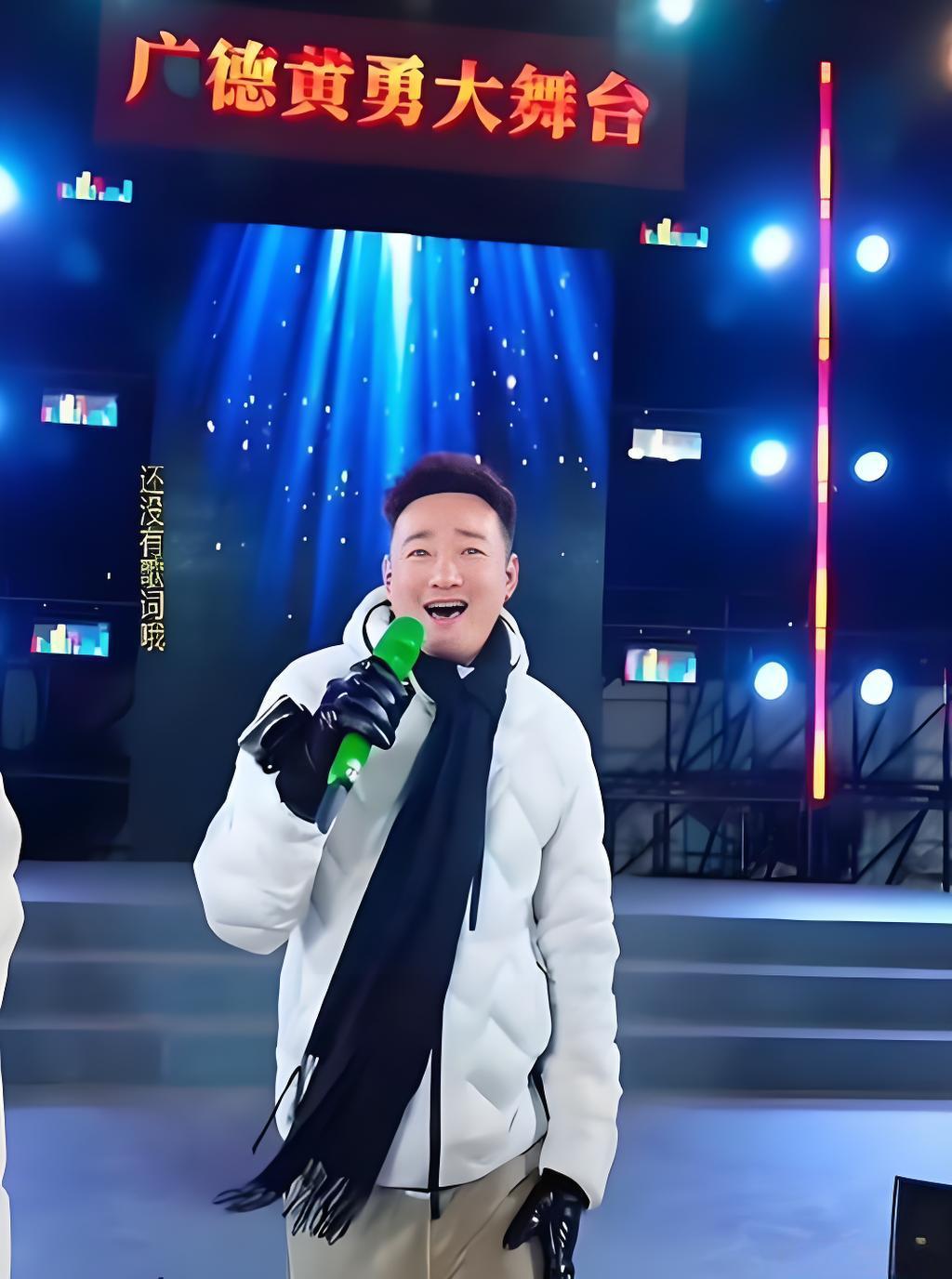 又一歌手倒下了！46岁好声音歌手黄勇突发脑溢血进ICU 结婚仅4个月