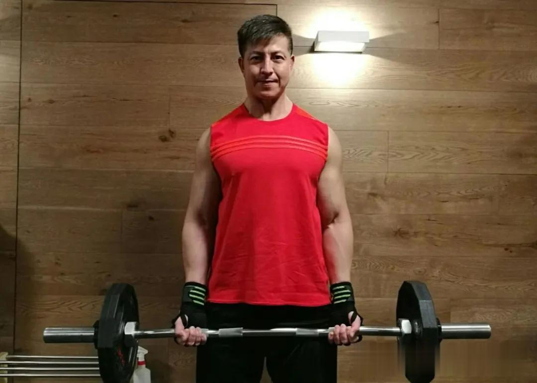 郑健乐Rocky被贴「世纪贱男」街招！指控4大罪状