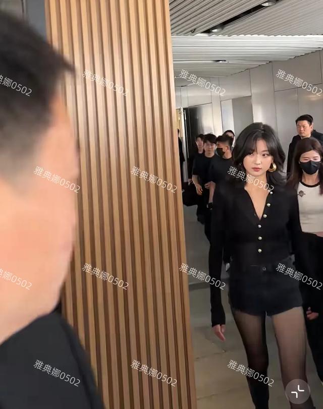 内娱的大长腿不止关晓彤一个, 孙千的大长腿更绝又细又直比例逆天