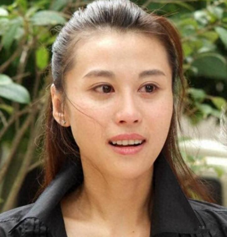 她和奥运冠军马琳离婚分走千万，再婚嫁给金融学霸，如今怎样了？