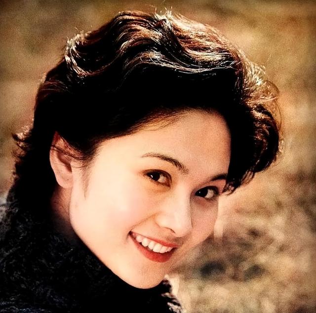 80年代红极一时的女明星，嫁红二代之子，离婚后现状如何？