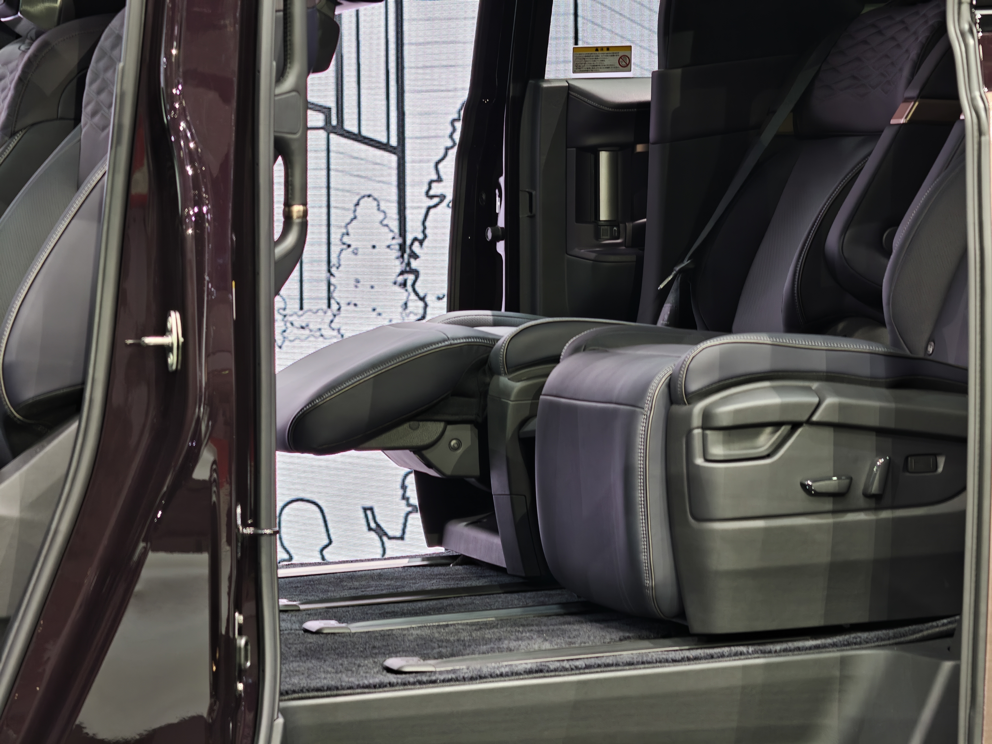 首发实拍日产全新豪华MPV车型ELGRAND,e-POWER加四驱油耗仅5L