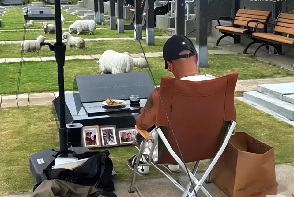 曝大S纪念雕像完工！白色S型台阶藏爱意，汪小菲和S家将签字和解