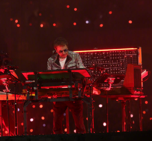 恩爱了6年,76岁的法国老公衰老萎缩,59岁的巩俐正绚烂如花