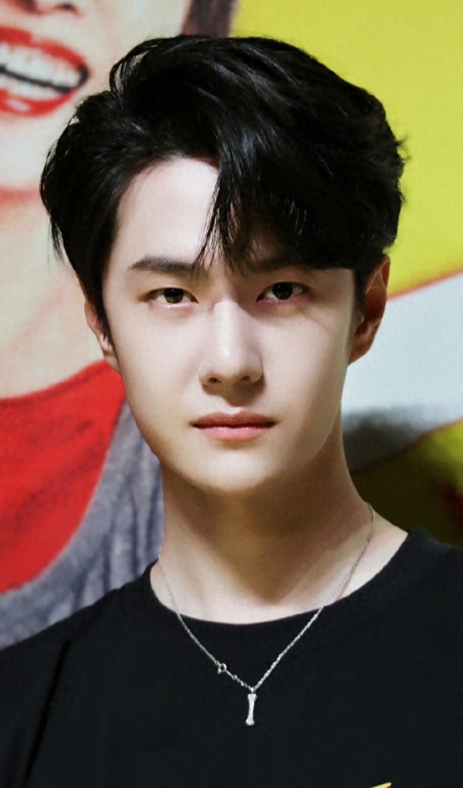 连夜炸锅!王一博官宣不续乐华,顶流跑路戳破内娛最恨真相