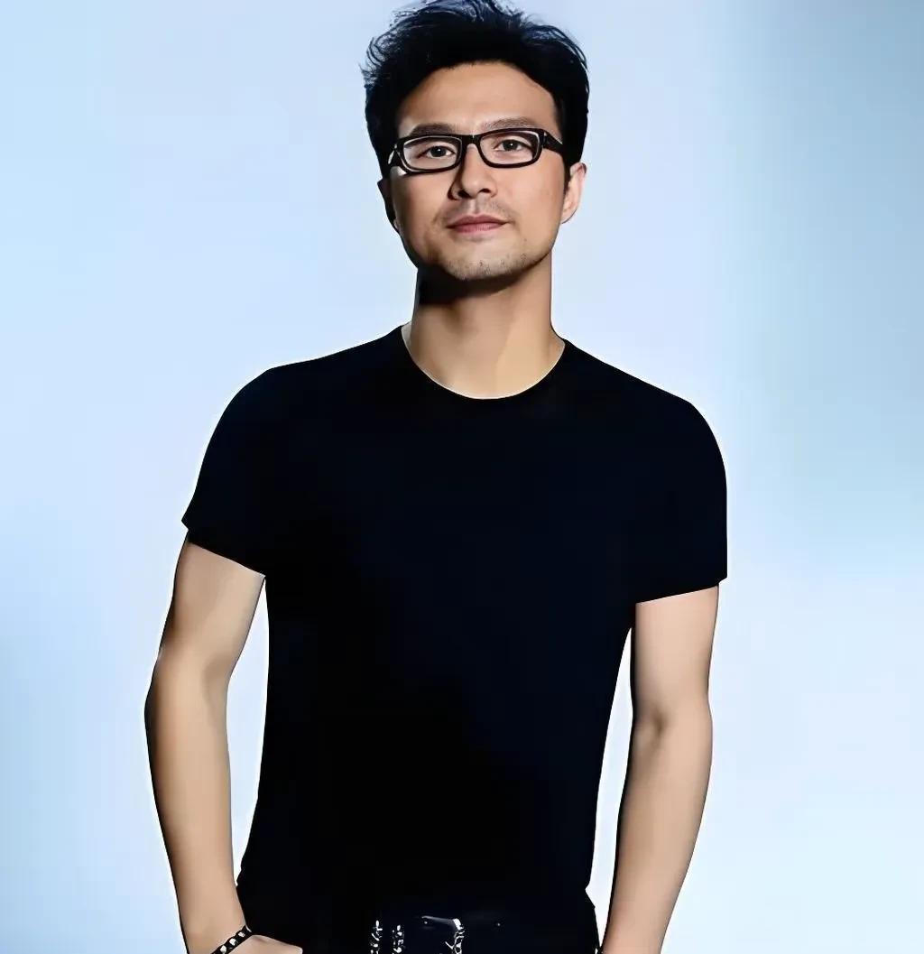 同样是五旬老人，刀郎就能连唱五个小时不跑调，汪峰一开口就劈叉