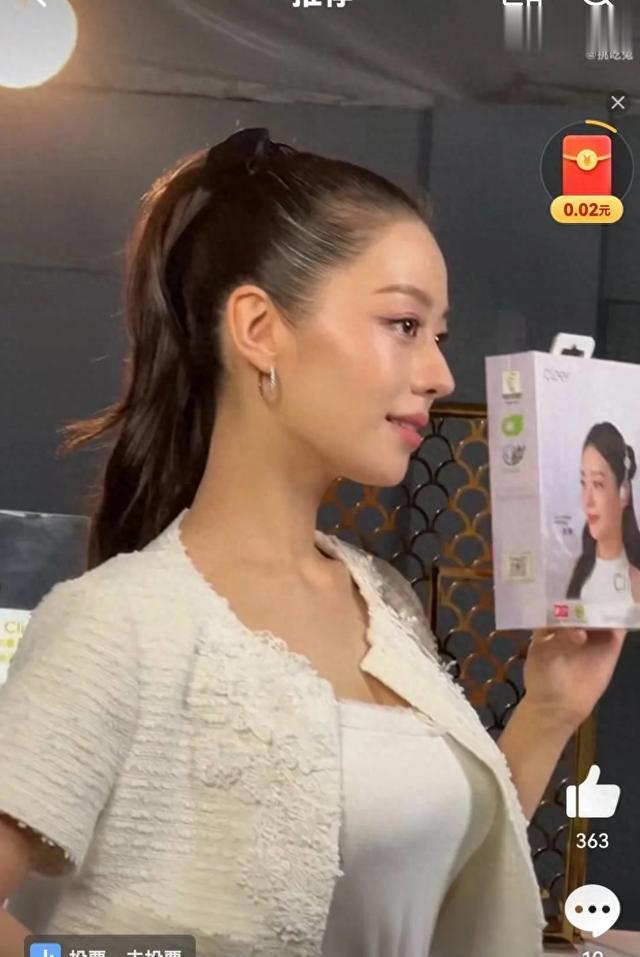 31岁吉娜在深圳被偶遇，结婚6年身材依然保持玲珑有致，本人更美