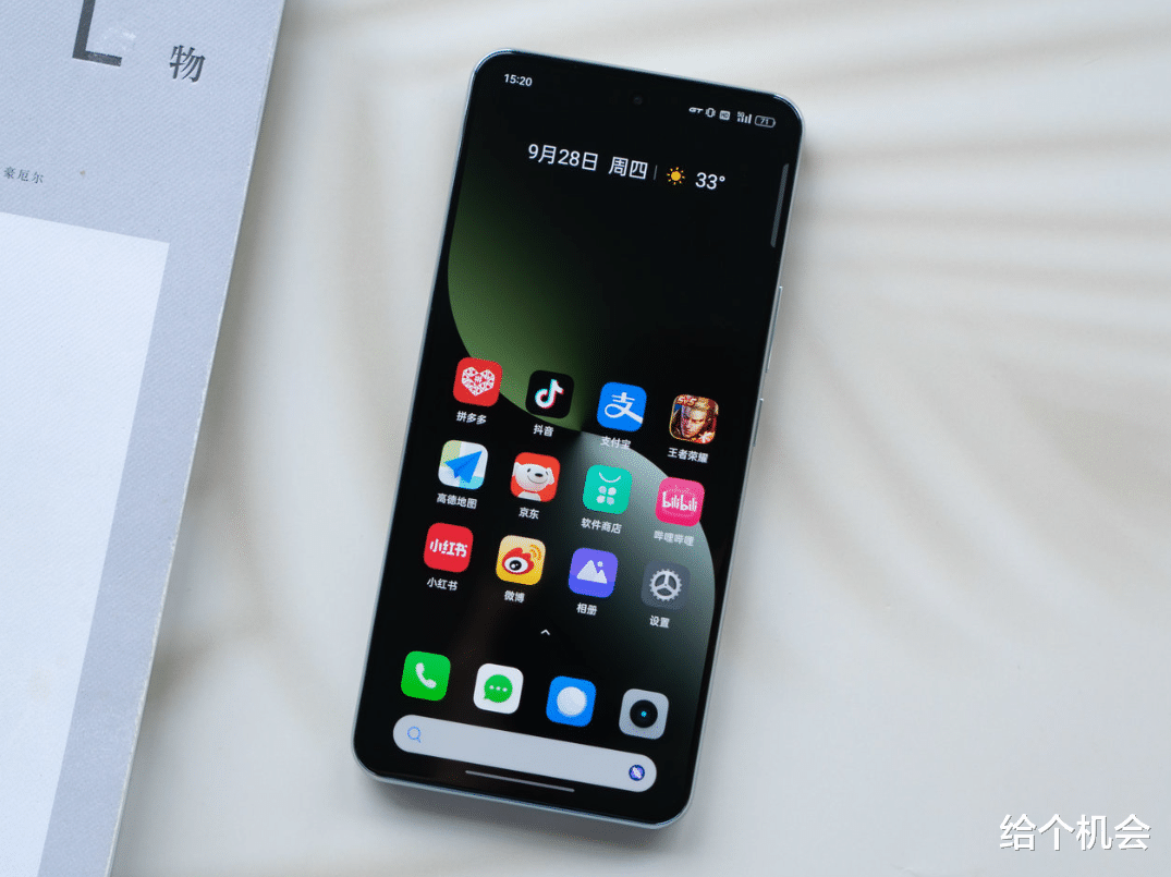 7500mAh+2k直屏+2億長焦，定價3999元，真我新機沖的太高了吧