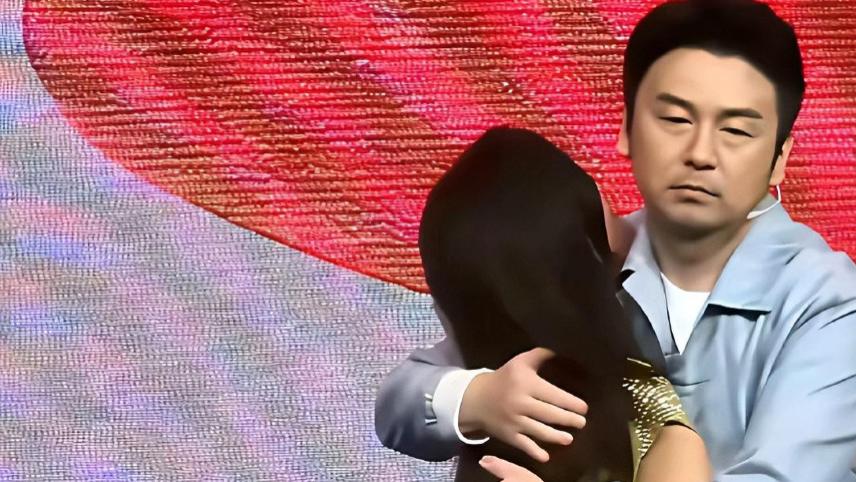 雷佳音直播间里的沉默寡言，终究没给那尔那茜留一丝体面