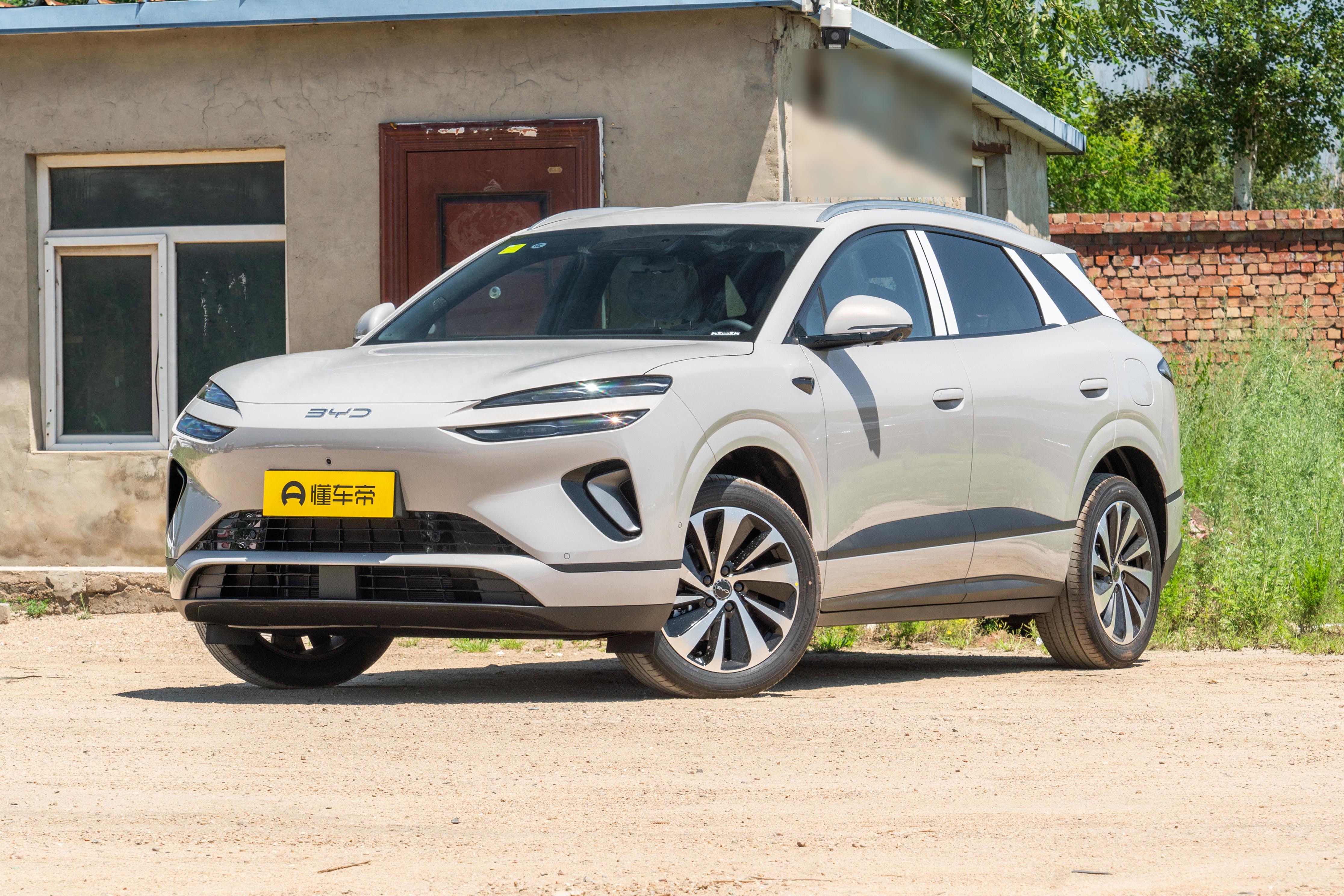 挑选全家人的大五座，轴距2820mm+续航1670km，插混中型SUV真带劲