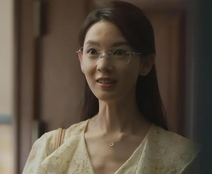 女演员别太瘦了,撑不起雍容华贵的造型,陈瑶演皇后单薄得像丫鬟