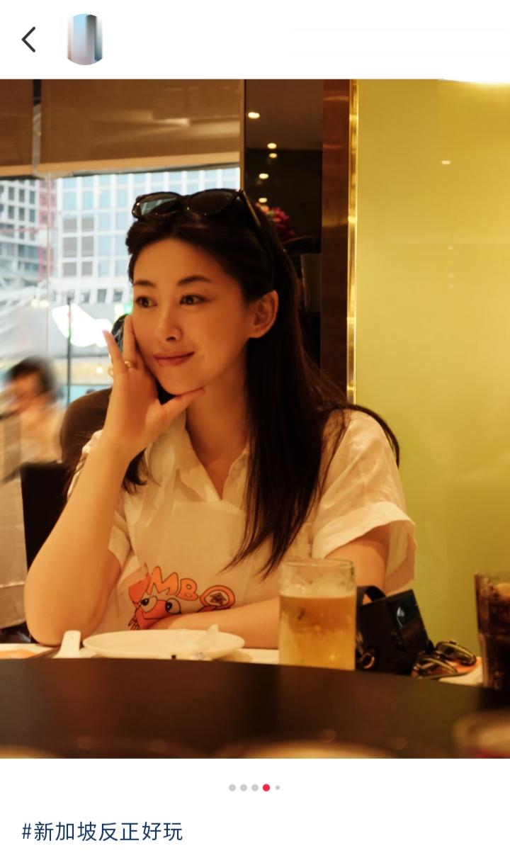 朱珠分享一家三口新加坡游玩美照，好温馨幸福