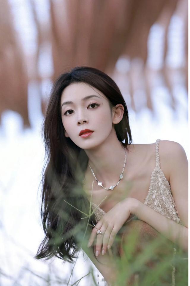 拥有精灵般容颜的陈瑶实在太美