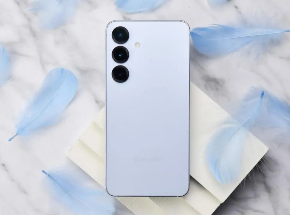 三星再次妥协!12GB+512GB突降2001元,骁龙8至尊版+30倍变焦