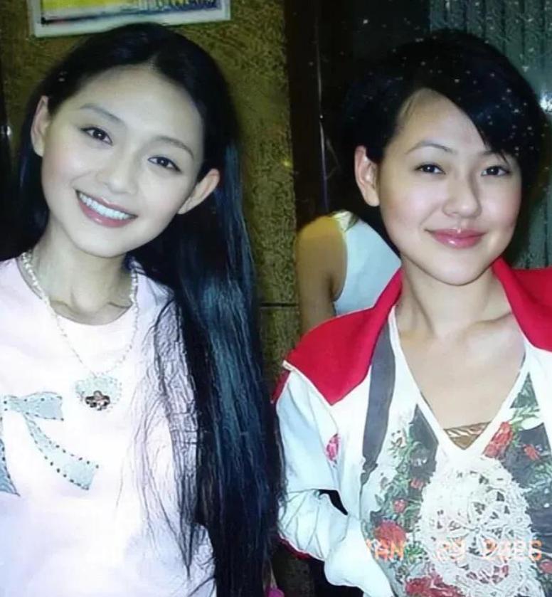 S家后继有人!小S俩女儿合体登时尚杂志封面,网友:如当年大S小S