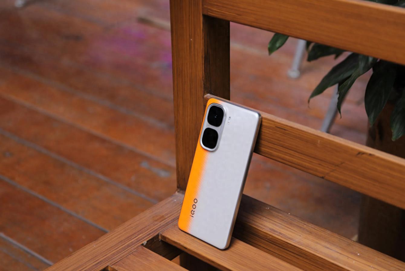 手機不用買太貴，這款“全能手機”出現大跳水，低價有旗艦體驗