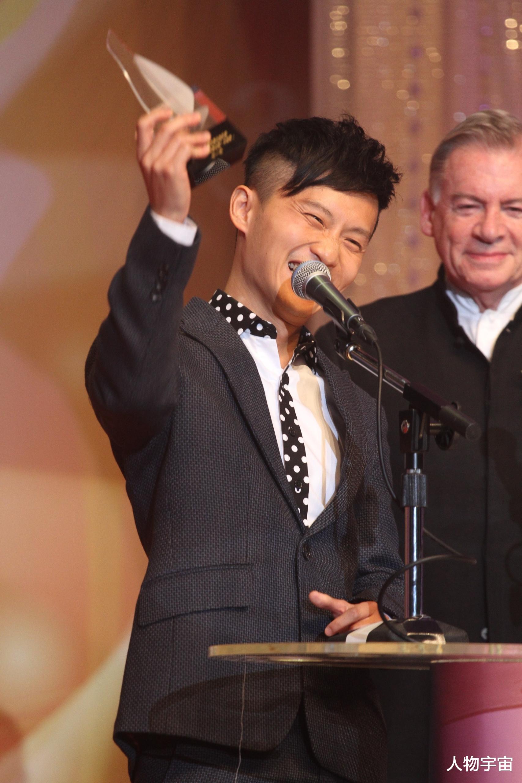 香港音乐人林一峰曝离婚净身出户，不缺人追，与妹林二汶关系成谜