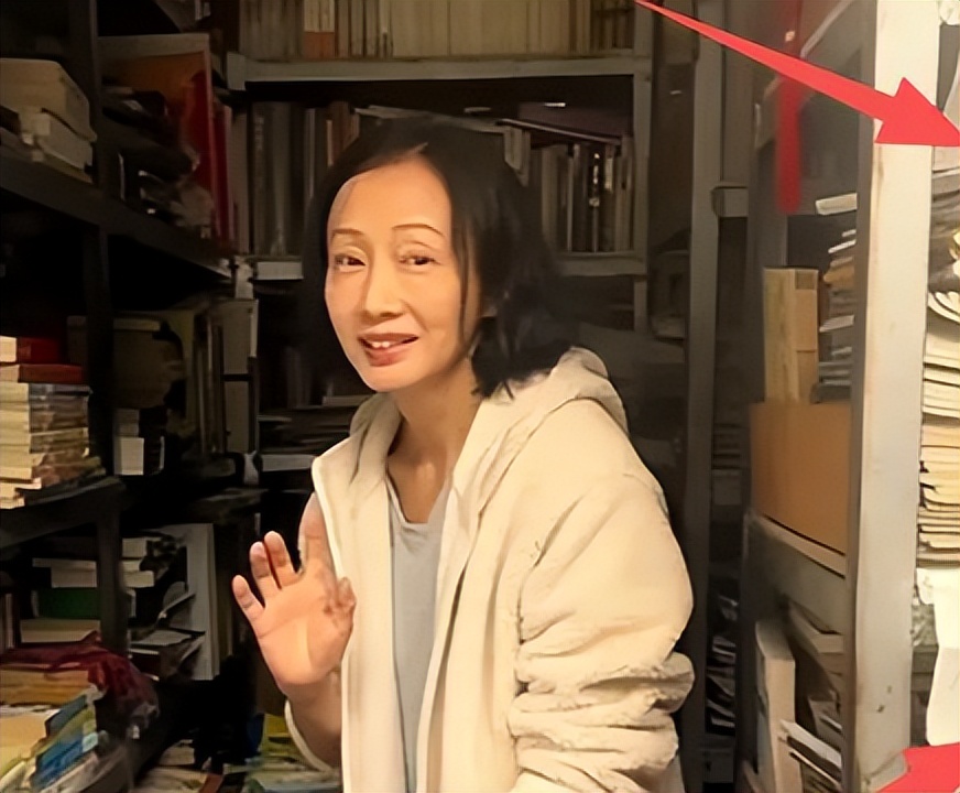 风水轮流转！官方出手，黄慧颐遭殃，一个月前曾爆料保剑锋出轨