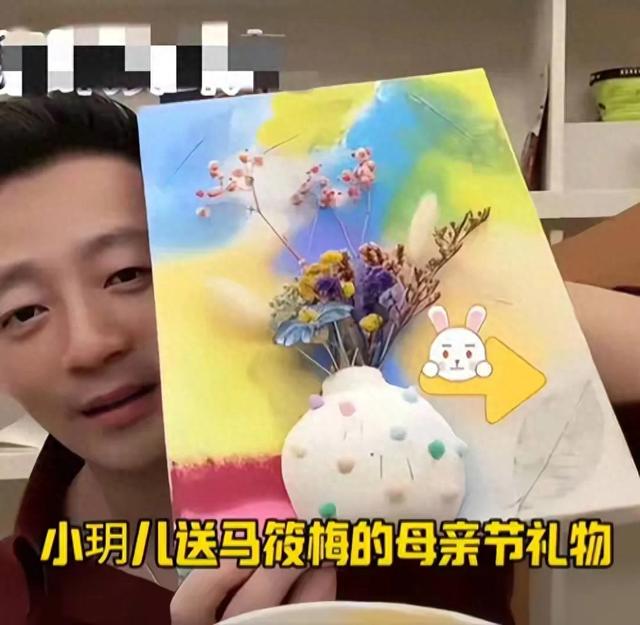 大S儿子送马筱梅礼物，手写谢谢后妈带他出国，几乎忘记了生母