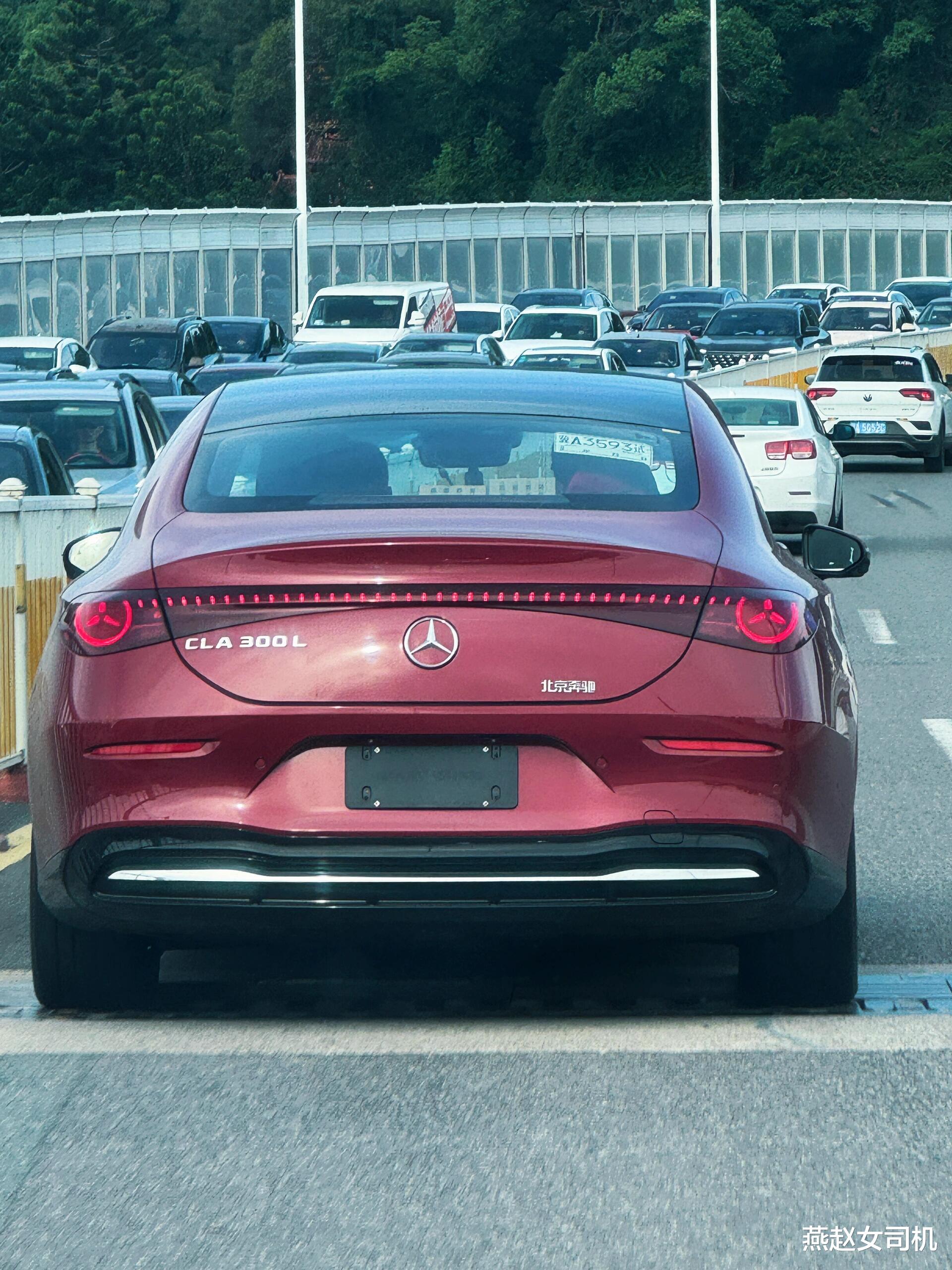 奔驰纯电CLA实车现身，大过A级+无框车门，配三联屏+续航866km