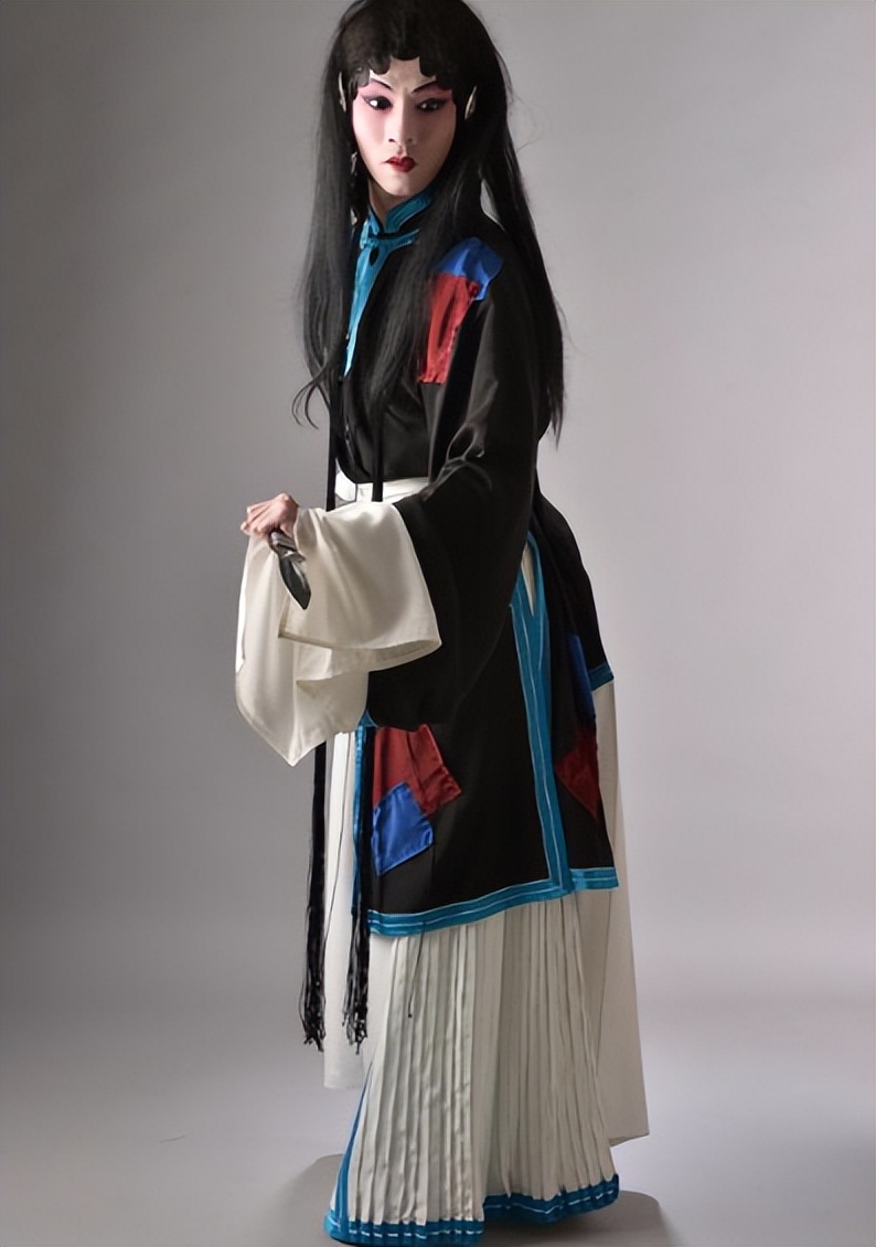 京剧演员黄兆欣于家中猝逝年仅40岁,圈中多人发声悼念