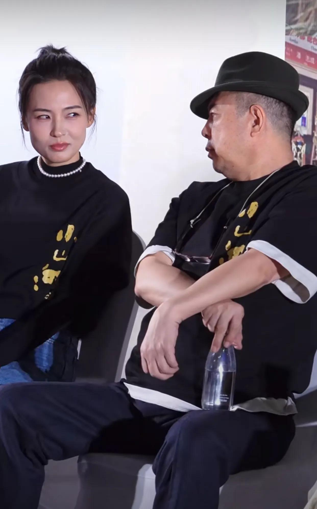 哇!42岁郑罗茜太美了,脸上没有一丝皱纹,不愧是邱泽“前女友”