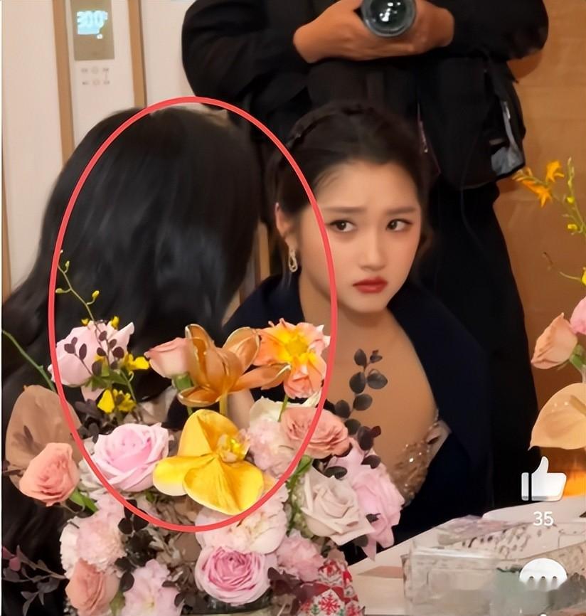 微博视界大会：蒋欣颈窝好深，关晓彤太嫩没眼看，杨超越咋穿个这