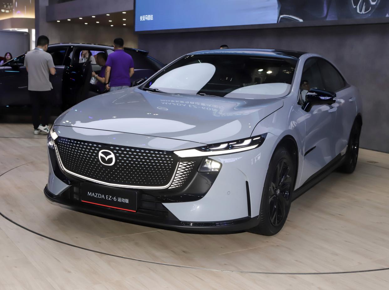 马自达运动型轿跑，轴距2895mm，增程/纯电两套动力，续航1301km