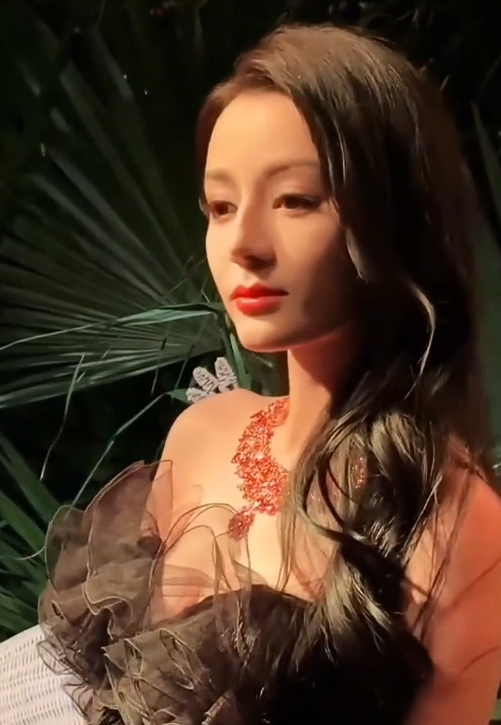 当32岁迪丽热巴和38岁王子文站在一起,我才彻底明白,美人在骨不在皮