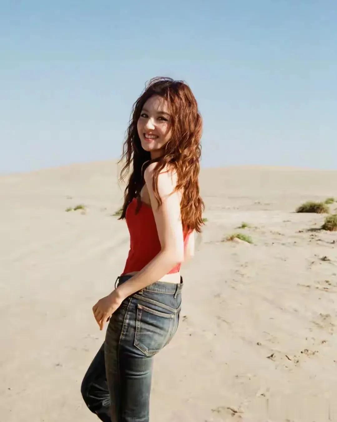 李兰迪26岁沙漠生日大片火爆出炉!这组图真的美到失语!