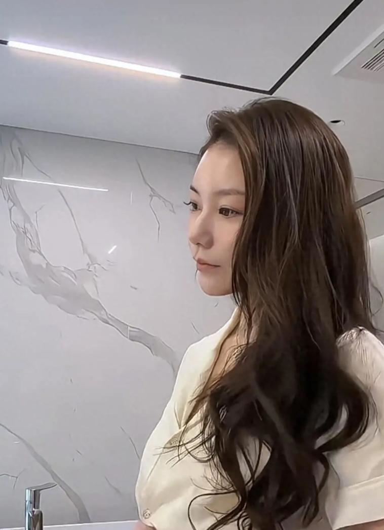 汪小菲没想到，怀孕8个月的马筱梅现状，意外暴露娱乐圈残酷现实