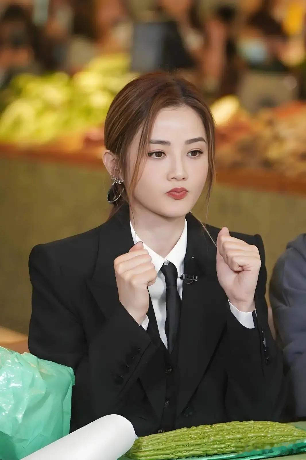 生理性喜欢显而易见,43岁阿sa官宣新恋情,对方身份曝光令人唏嘘