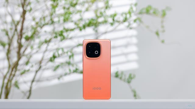 iQOO Z10【特爆】Pro!炽焰橙登场 满血性能拉满