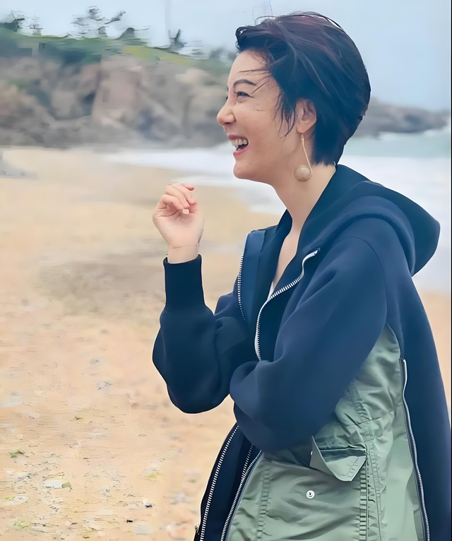 42岁女演员提前退休!脸部变化太大了,难怪连着三年没啥戏可拍!