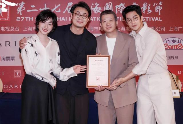 43岁万茜再破“天花板”:这一次,她让整个娱乐圈“沉默”了!