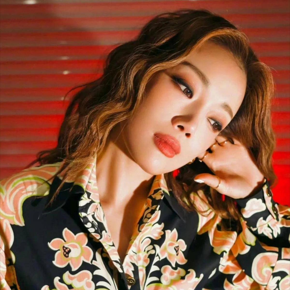 霍汶希不忍了,当众吐槽郑希怡脸大腿肥还偷吃,容祖儿遭牵连