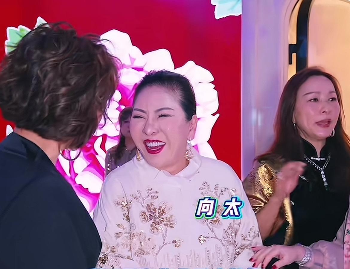 吕良伟70大寿，半个娱乐圈都来，温碧霞袁咏仪超年轻，胡兵甄子丹