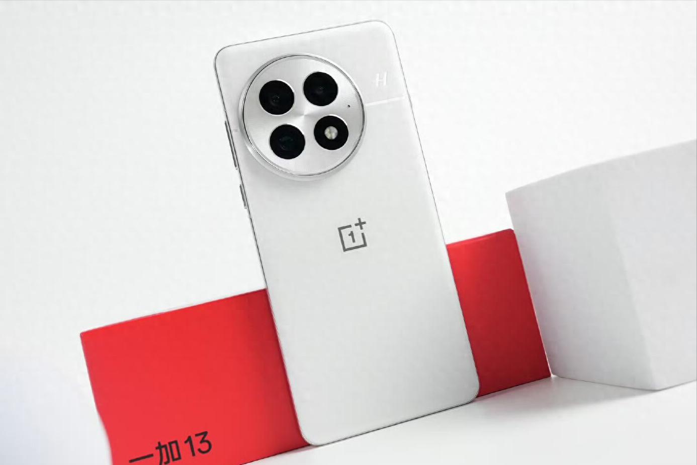 一加旗艦加速退場，驍龍8至尊+2K微曲屏+100W，現已跌至3349元