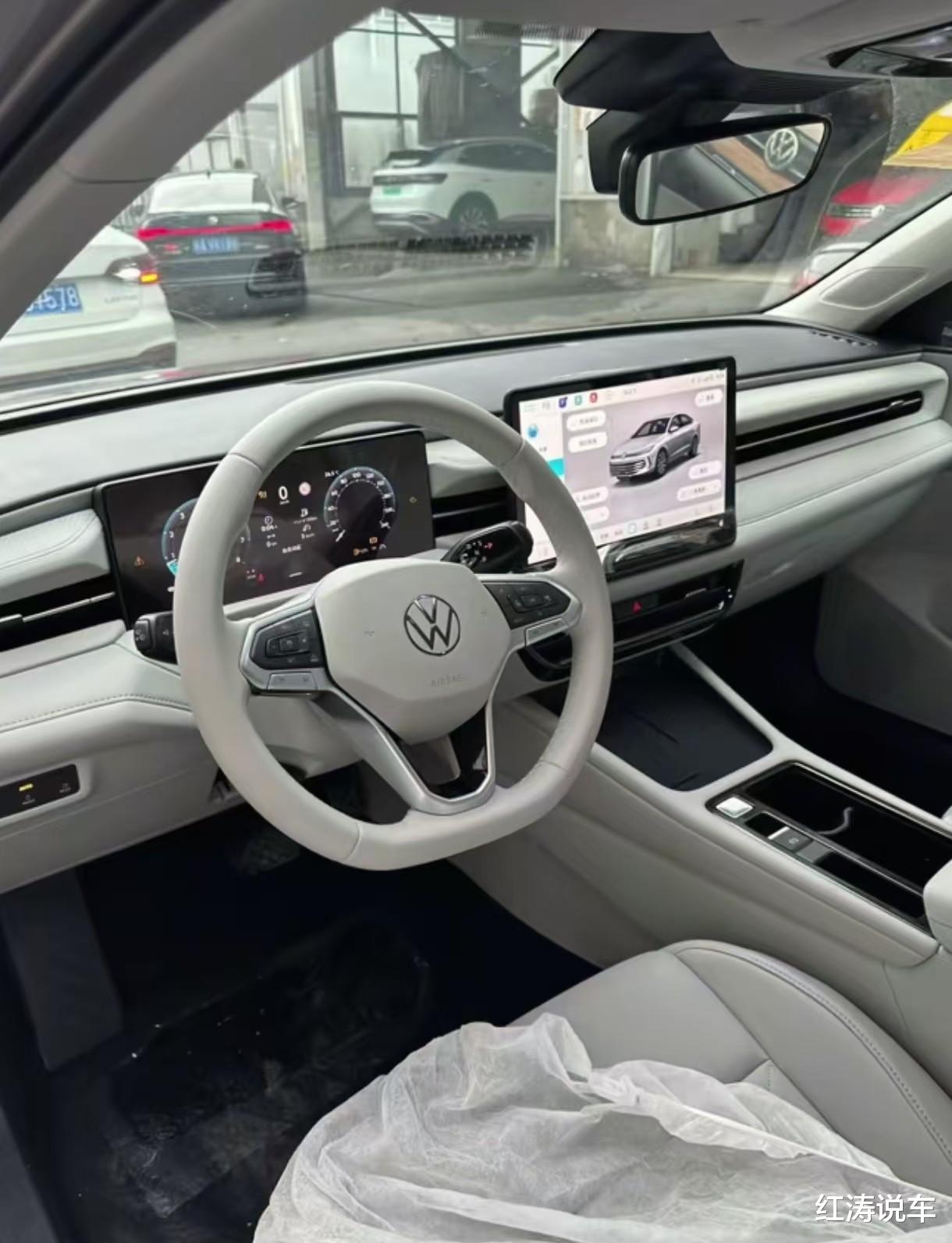 全新大众朗逸PRO现身,酷似“帕萨特PRO”,隐藏门把手+电子怀挡