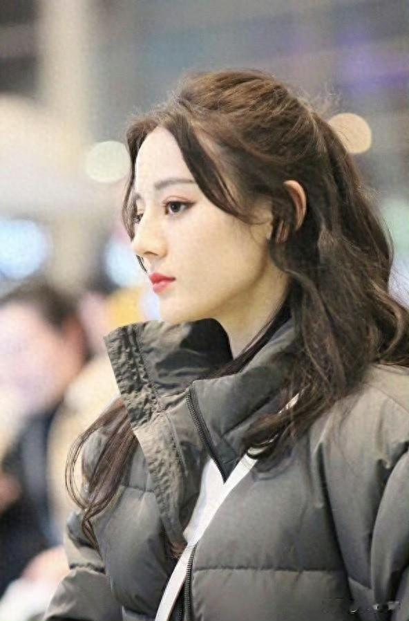 迪丽热巴|穿搭封神,最普通的穿搭,穿出高级感超美 ?