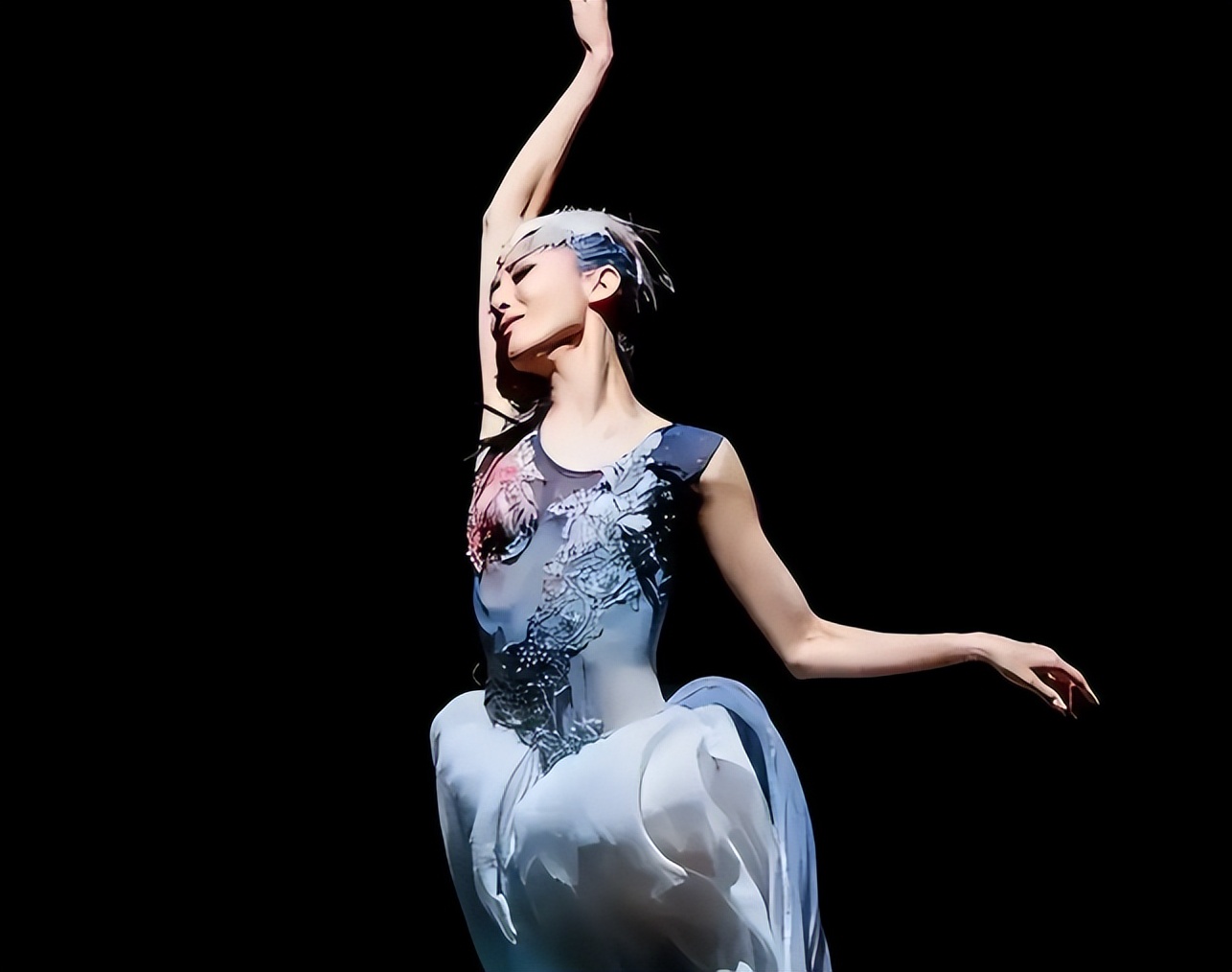 上海歌舞团首席演员,化疗25次瞒着家人上春晚,如今状态让人意外