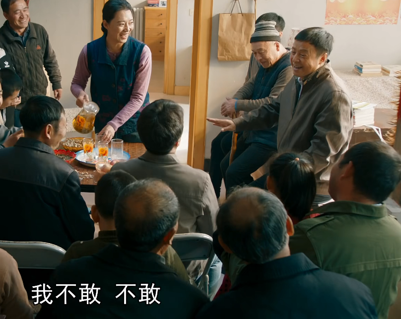 收视破2.3!《新闻联播》表扬,央视这部黑马剧,让我想站起来鼓掌