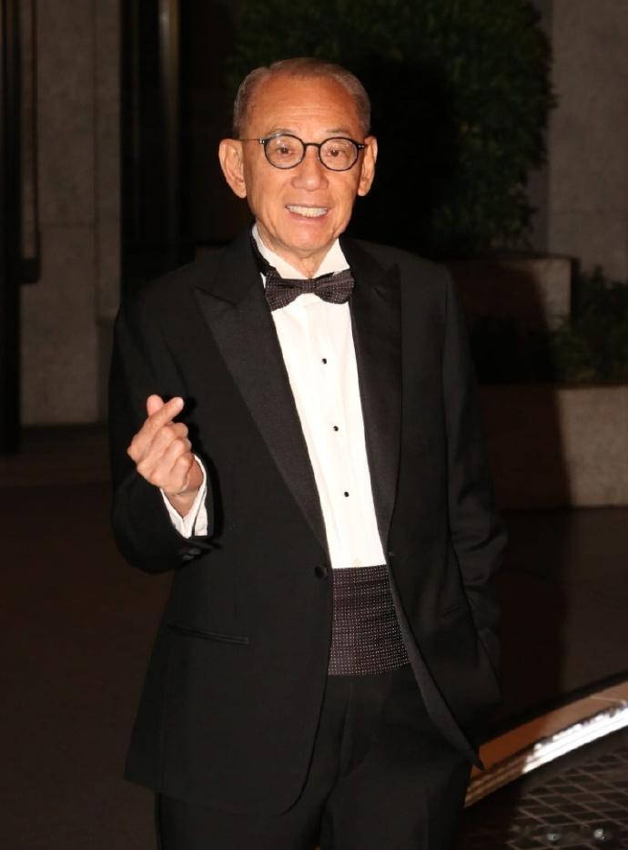 陈伟霆表示“儿子长大签英皇”,杨受成回应 “现在先讲定下来”