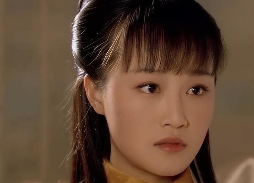 正脸美若天仙，侧脸颜值下凡接地气，这8位女星的正侧脸反差真大