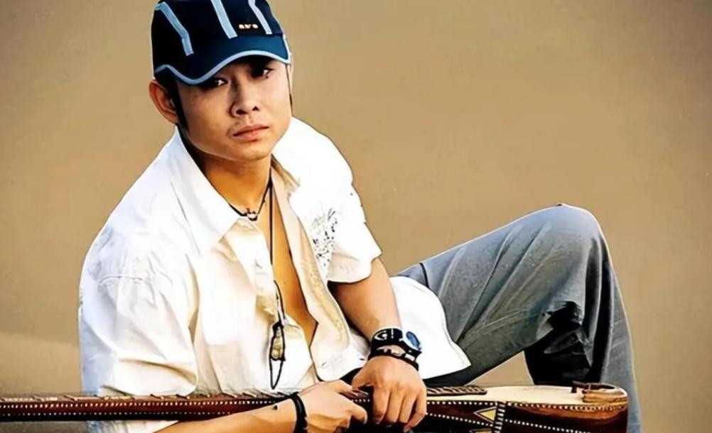 官媒发文,揭开刀郎真实处境,难怪他哽咽落泪,突然理解了云朵